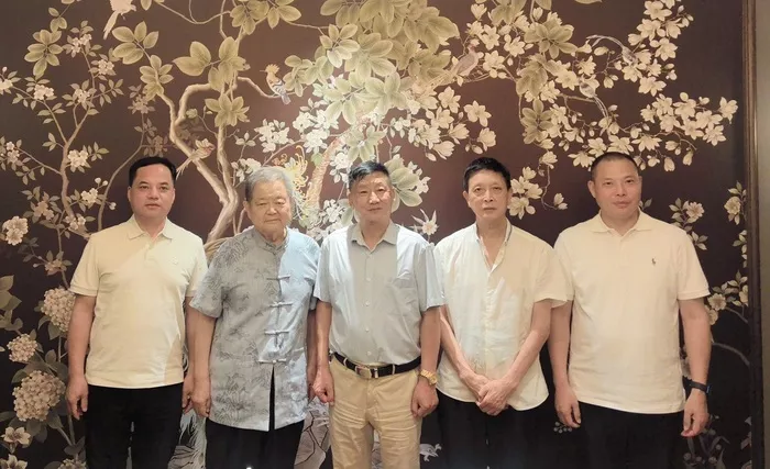 文章附图